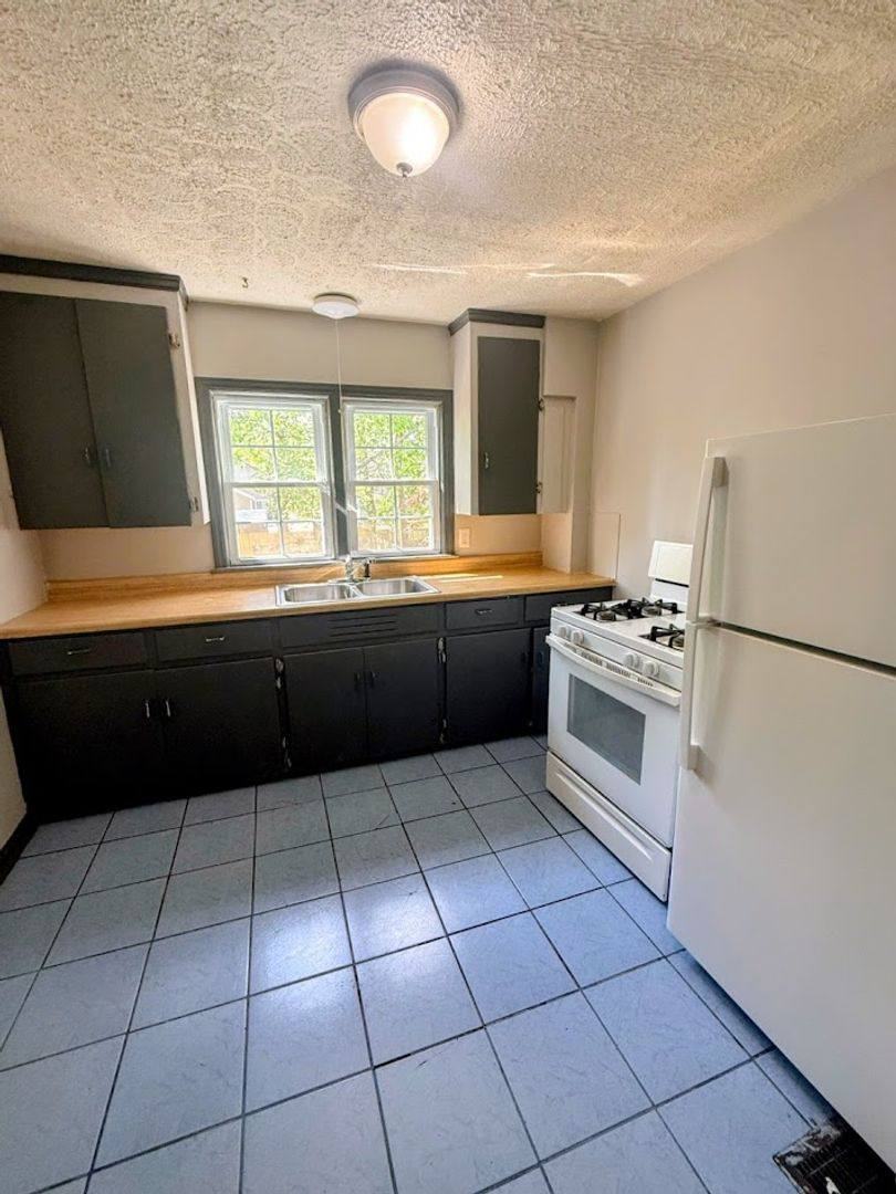 Apartment for rent at 560 Schiller Ave, Akron, OH 44310