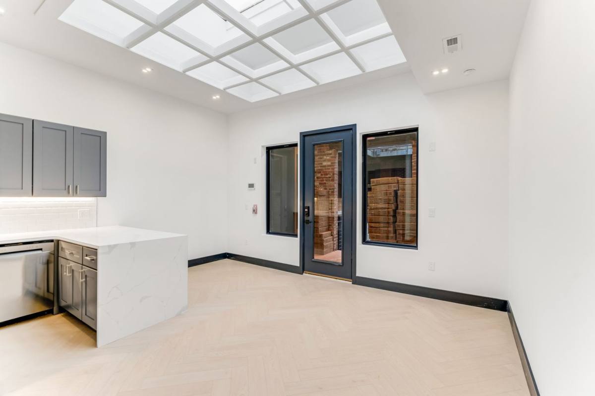 Apartment for rent at 643-645 N 15th St, Philadelphia, PA 19130
