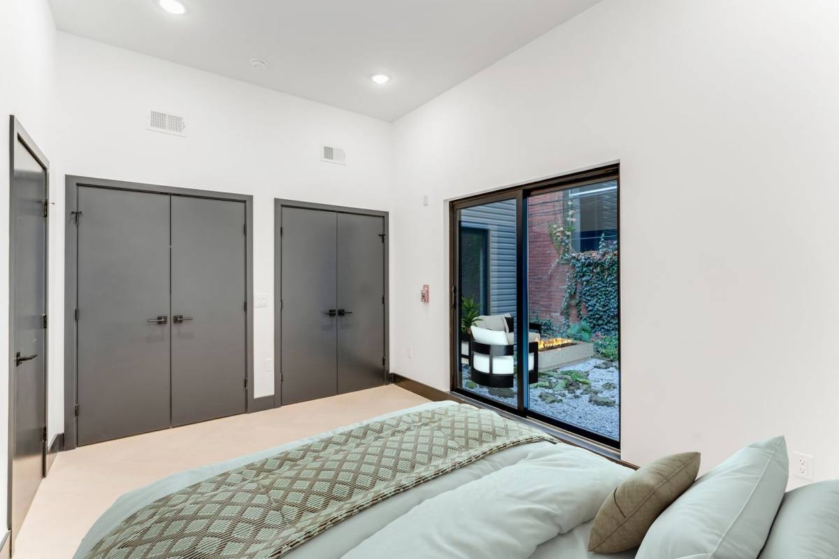 Apartment for rent at 643-645 N 15th St, Philadelphia, PA 19130