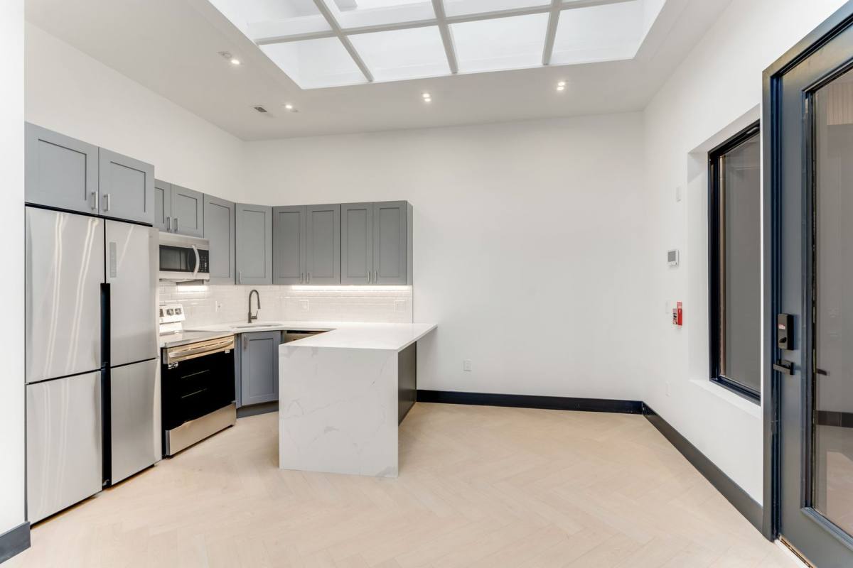 Apartment for rent at 643-645 N 15th St, Philadelphia, PA 19130