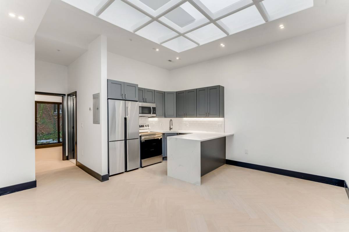 Apartment for rent at 643-645 N 15th St, Philadelphia, PA 19130