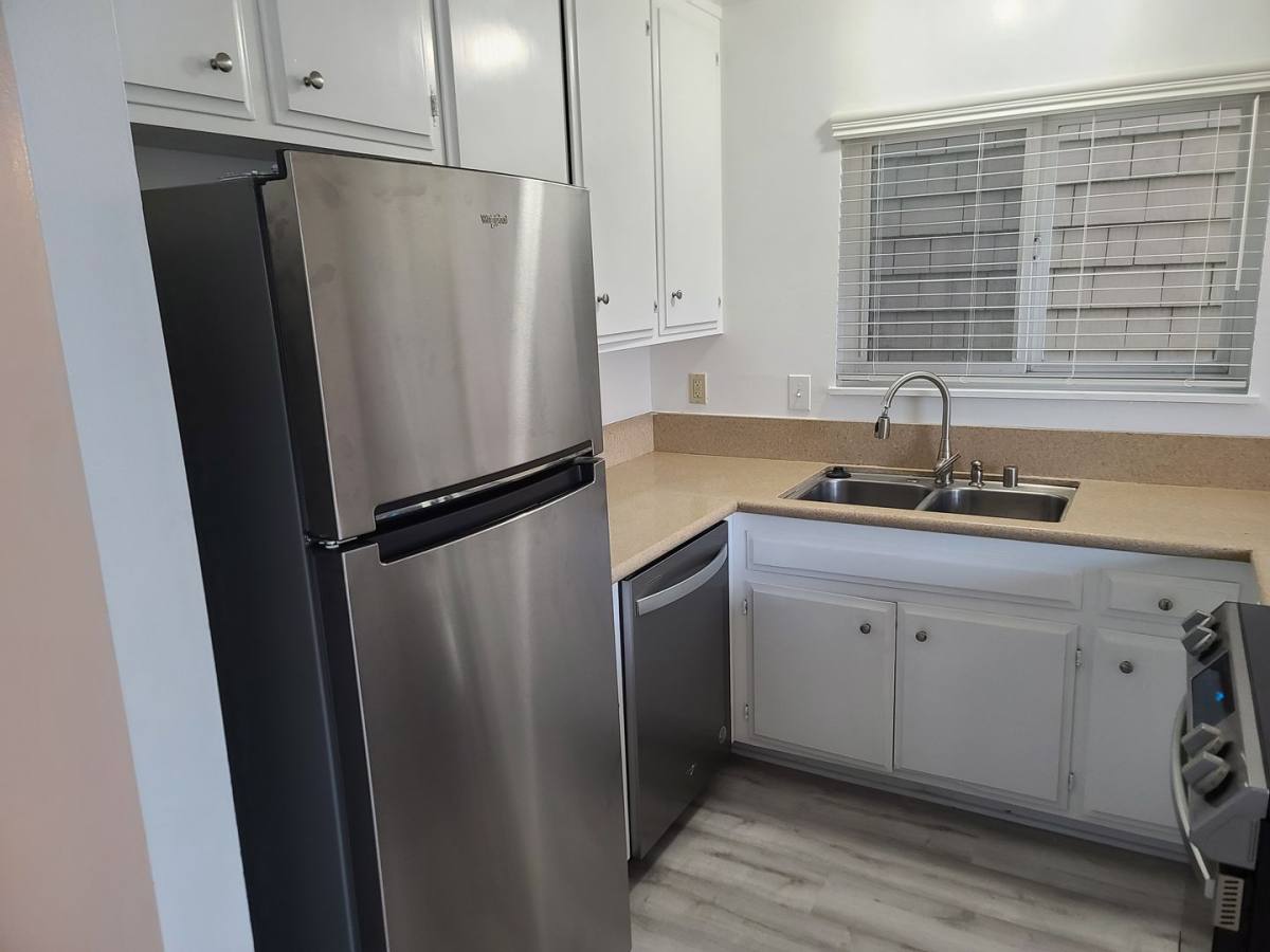 Apartment for rent at 210 Lugonia St, Newport Beach, CA 92663