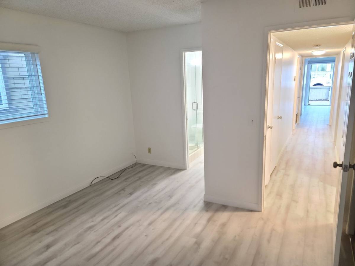 Apartment for rent at 210 Lugonia St, Newport Beach, CA 92663