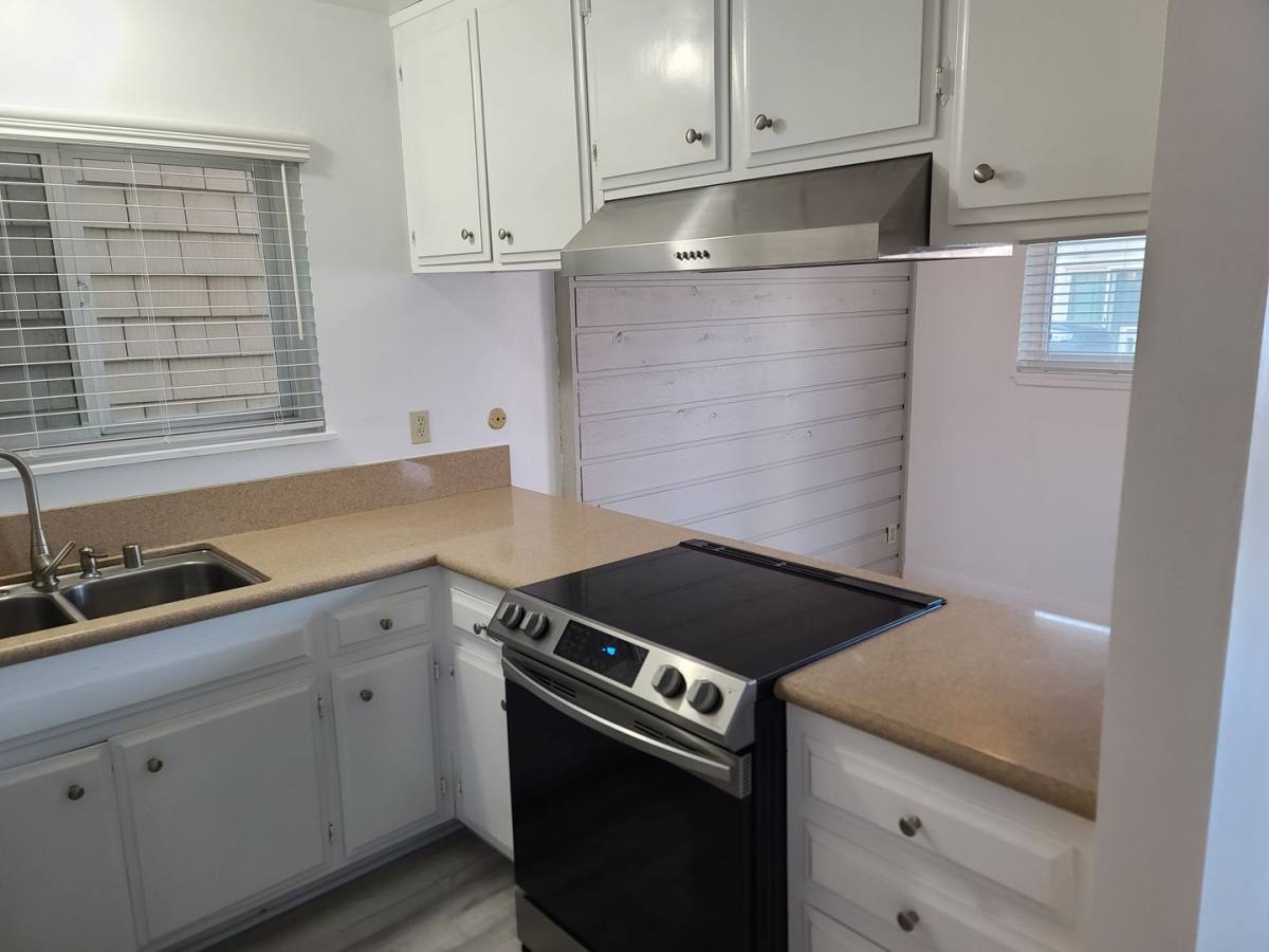 Apartment for rent at 210 Lugonia St, Newport Beach, CA 92663