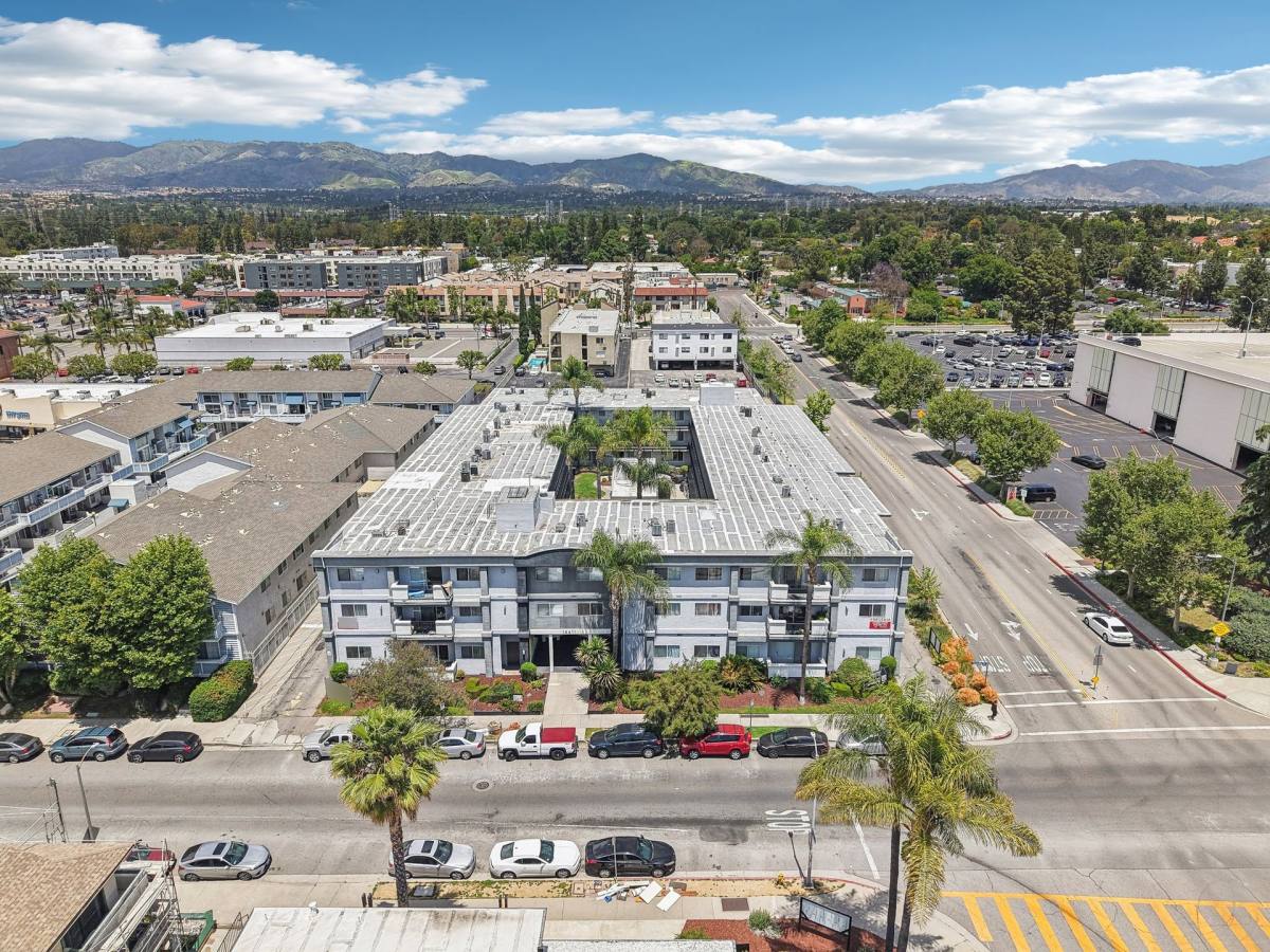 Apartment for rent at 18411 Vincennes St, Northridge, CA 91325