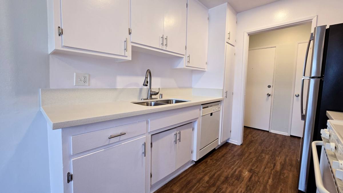 Apartment for rent at 18411 Vincennes St, Northridge, CA 91325