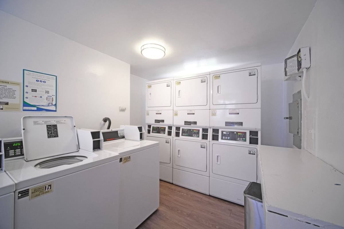 Apartment for rent at 18411 Vincennes St, Northridge, CA 91325
