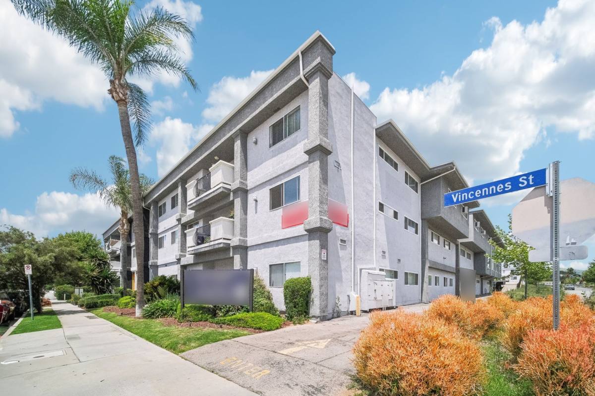 Apartment for rent at 18411 Vincennes St, Northridge, CA 91325