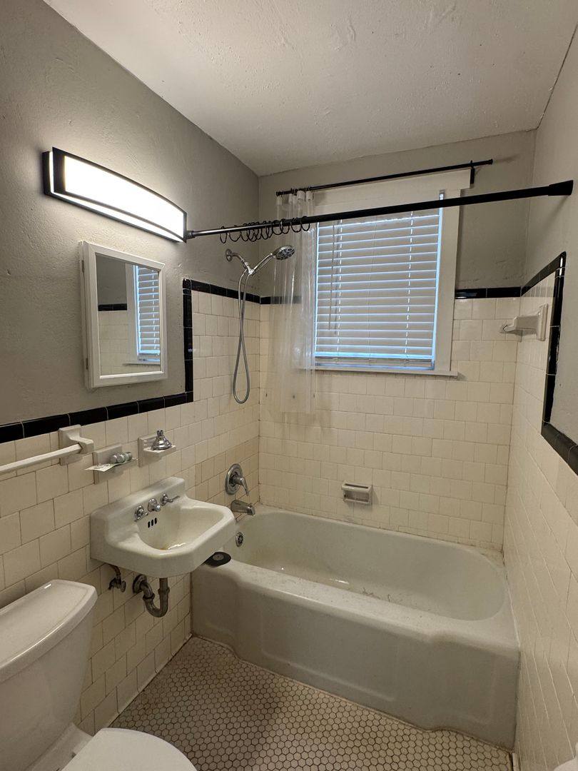 Apartment for rent at 3017 McQueen St, Montgomery, AL 36107