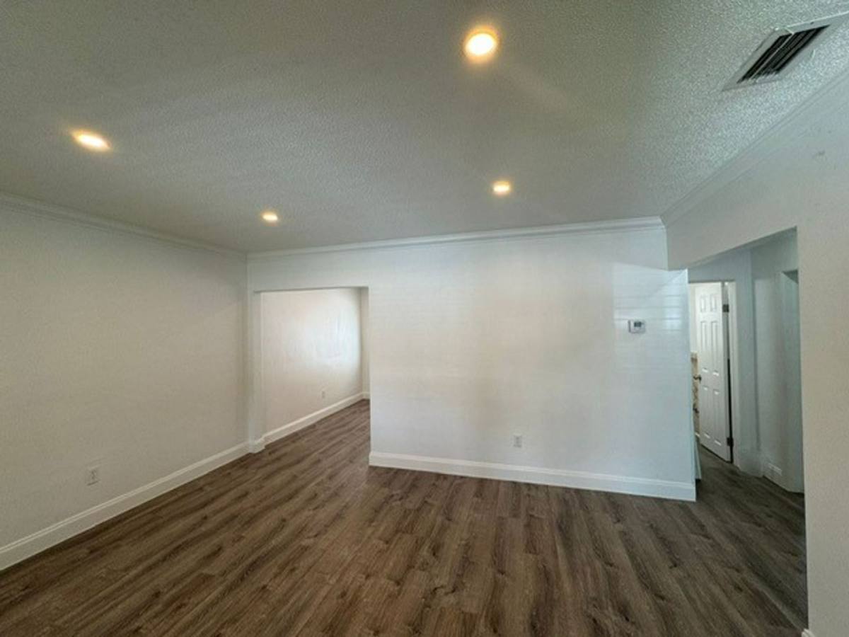 Apartment for rent at 1737 Liberty St, Hollywood, FL 33020