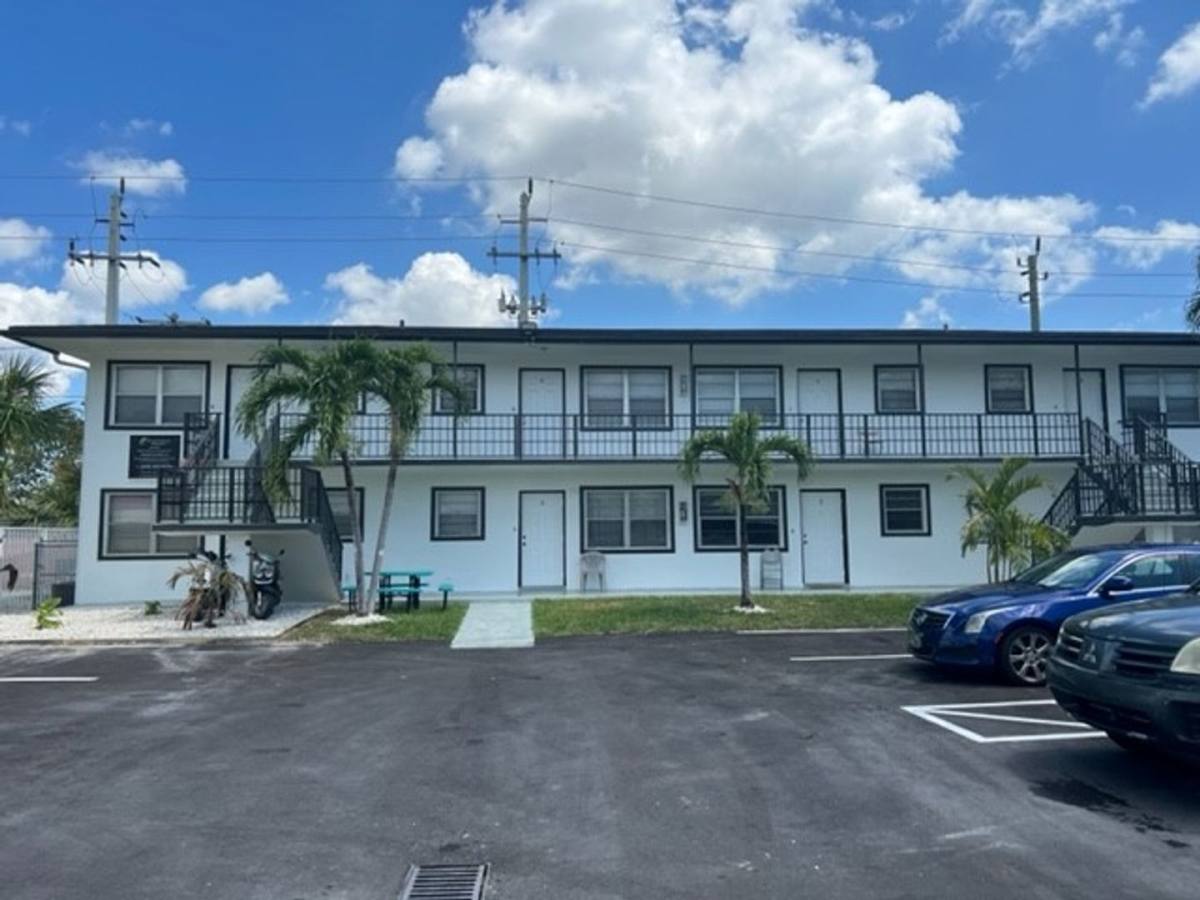Apartment for rent at 1737 Liberty St, Hollywood, FL 33020