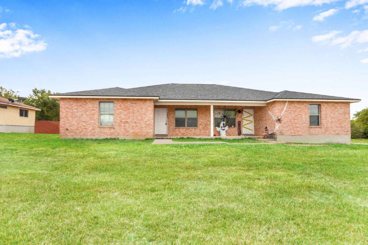 Townhouse for rent at 7202 Montgomery Dr, San Antonio, TX 78239