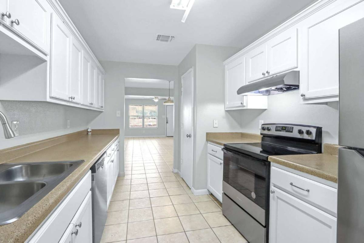 Townhouse for rent at 7202 Montgomery Dr, San Antonio, TX 78239