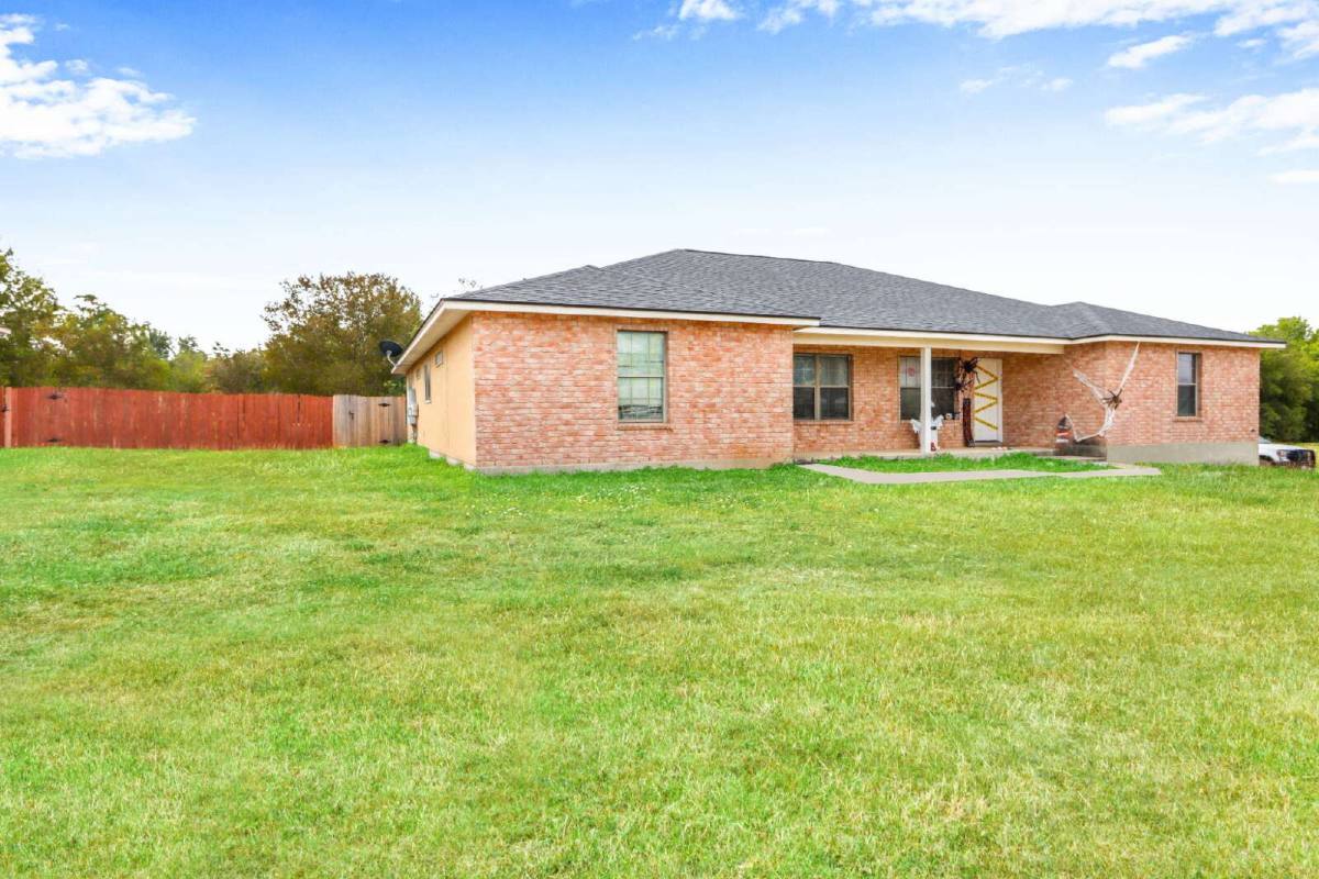 Townhouse for rent at 7202 Montgomery Dr, San Antonio, TX 78239