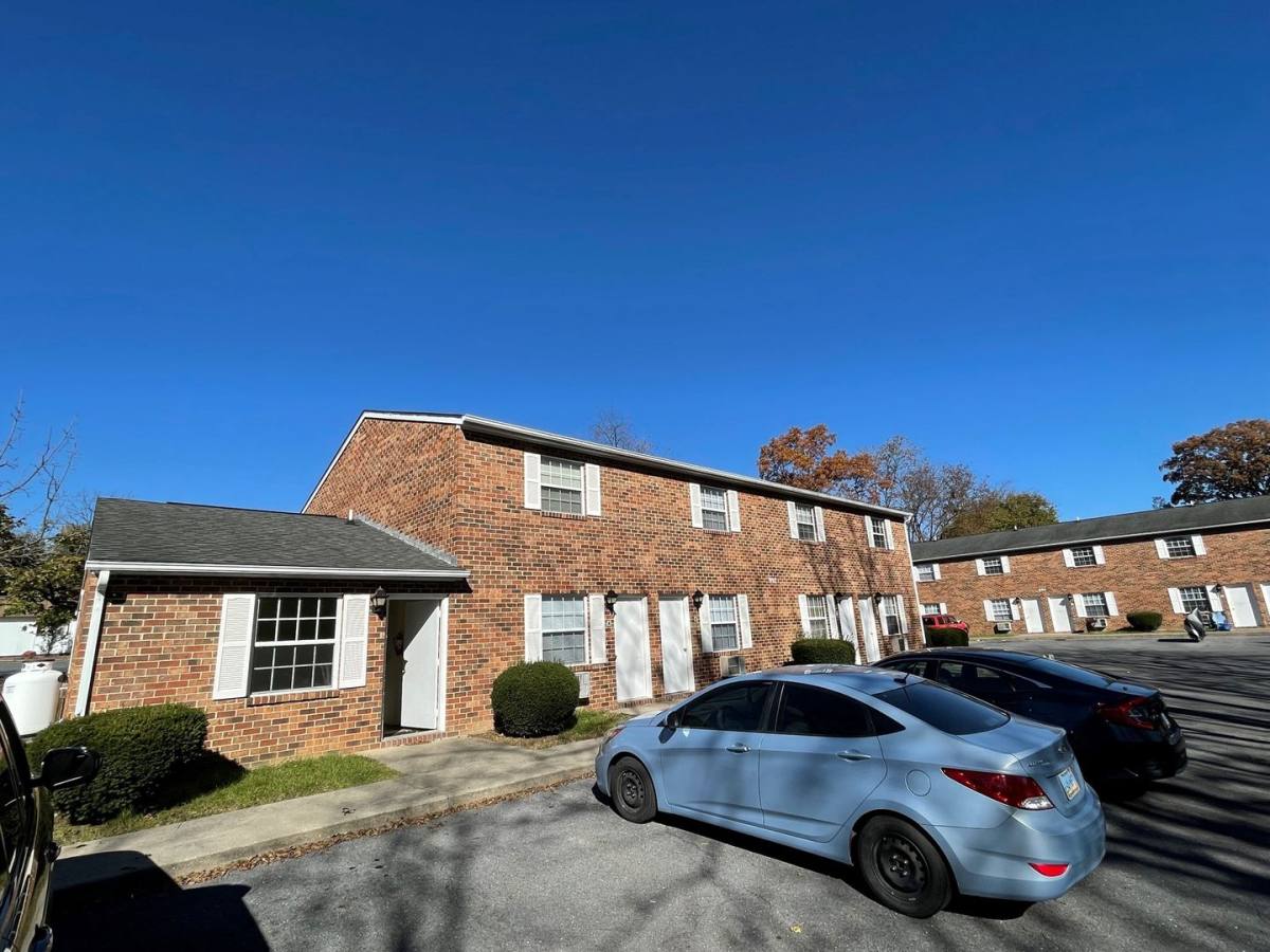 Apartment for rent at 990 Chicago Ave, Harrisonburg, VA 22802