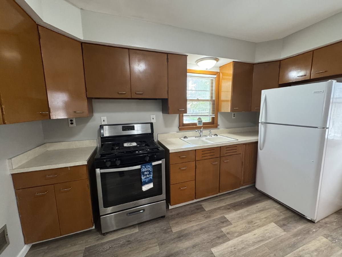 House for rent at 1729 W Iles Ave, Springfield, IL 62704