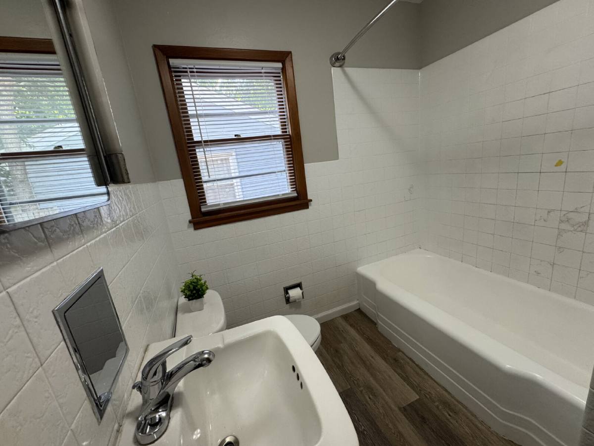 House for rent at 1729 W Iles Ave, Springfield, IL 62704