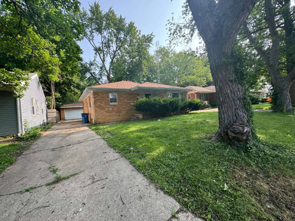 House for rent at 1729 W Iles Ave, Springfield, IL 62704