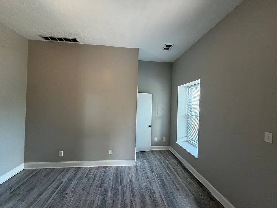 Apartment for rent at 531 E Chestnut St #2, Jeffersonville, IN 47130
