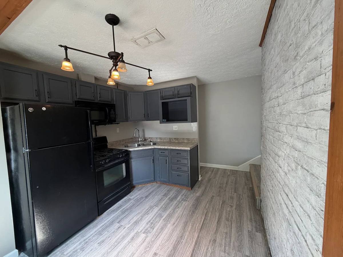 Apartment for rent at 531 E Chestnut St #2, Jeffersonville, IN 47130