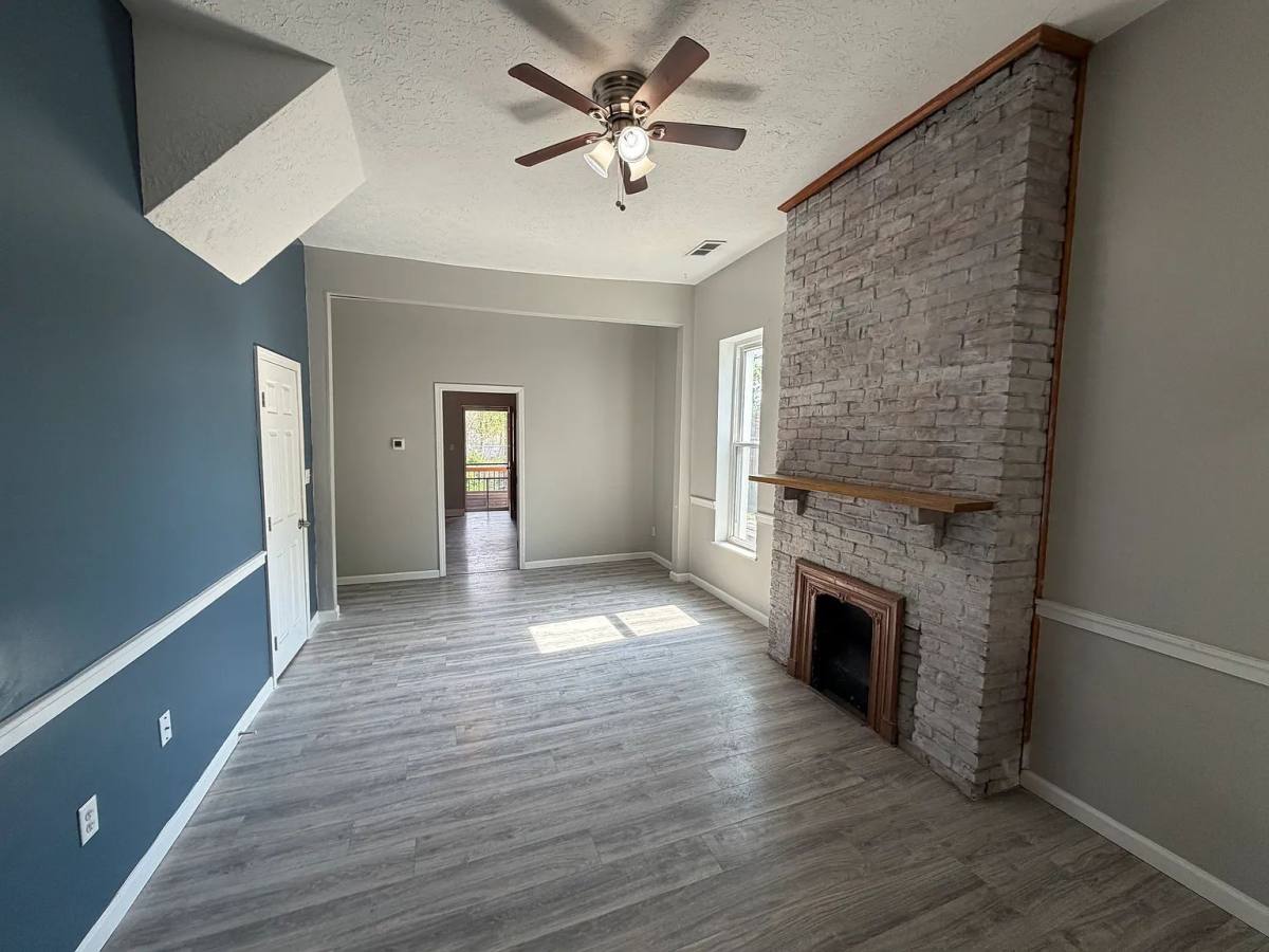 Apartment for rent at 531 E Chestnut St #2, Jeffersonville, IN 47130