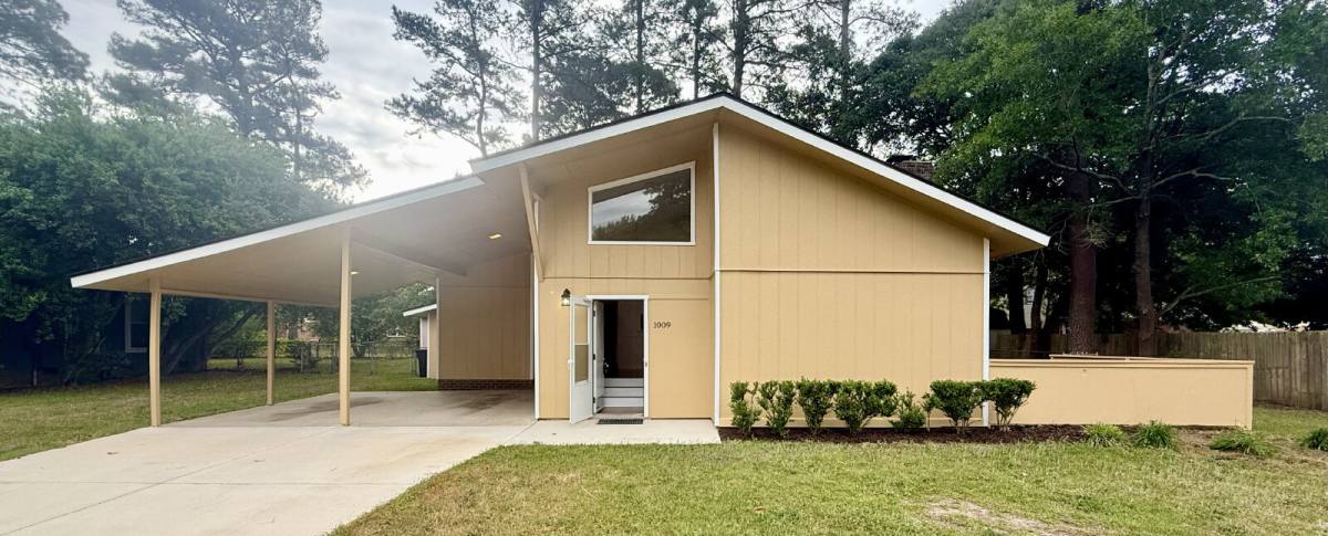 House for rent at 1009 Louisburg Place, Fayetteville, NC 28311