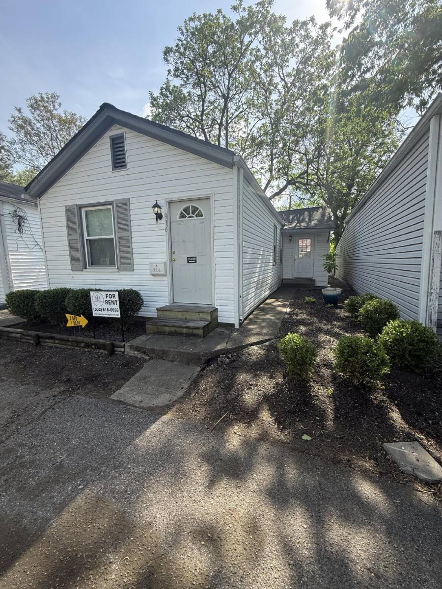 House for rent at 916 Schiller Court, Louisville, KY 40204