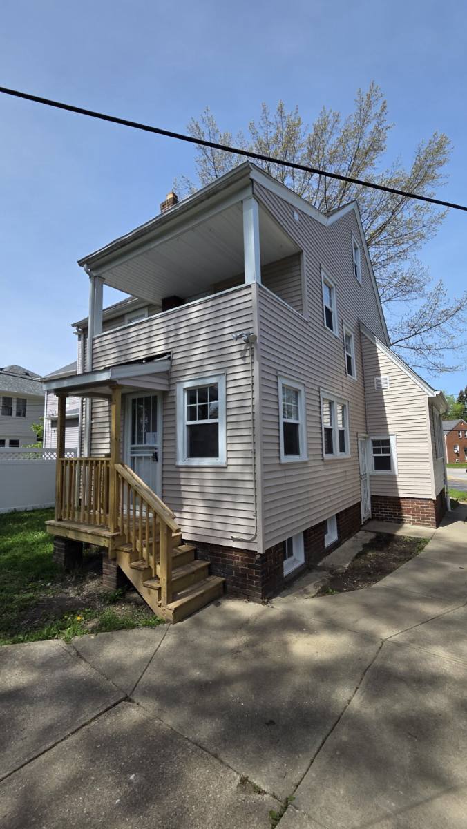 House for rent at 3788 Monticello Blvd, Cleveland, OH 44121