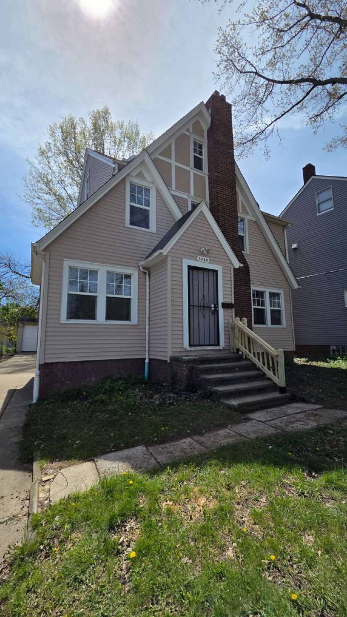 House for rent at 3788 Monticello Blvd, Cleveland, OH 44121