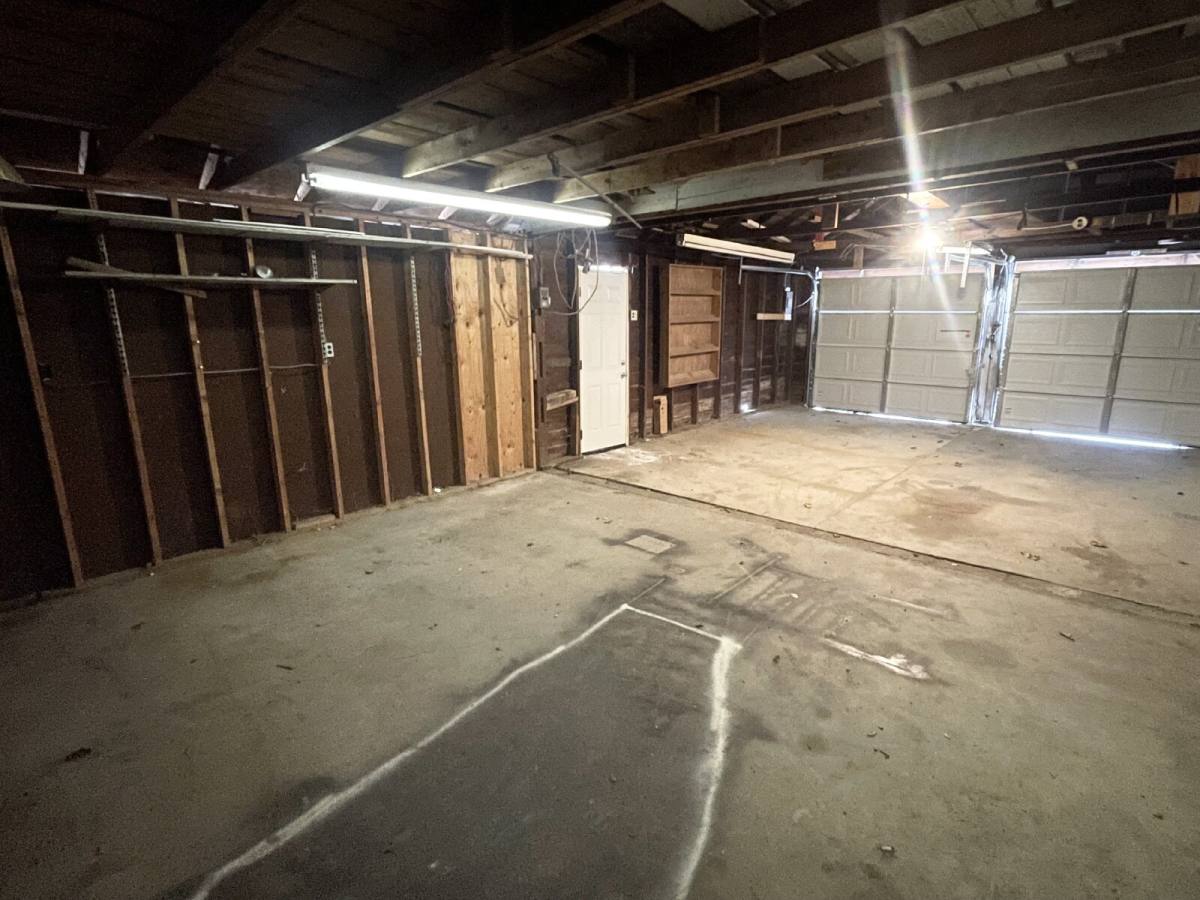House for rent at 714 E 20th St, Anderson, IN 46016