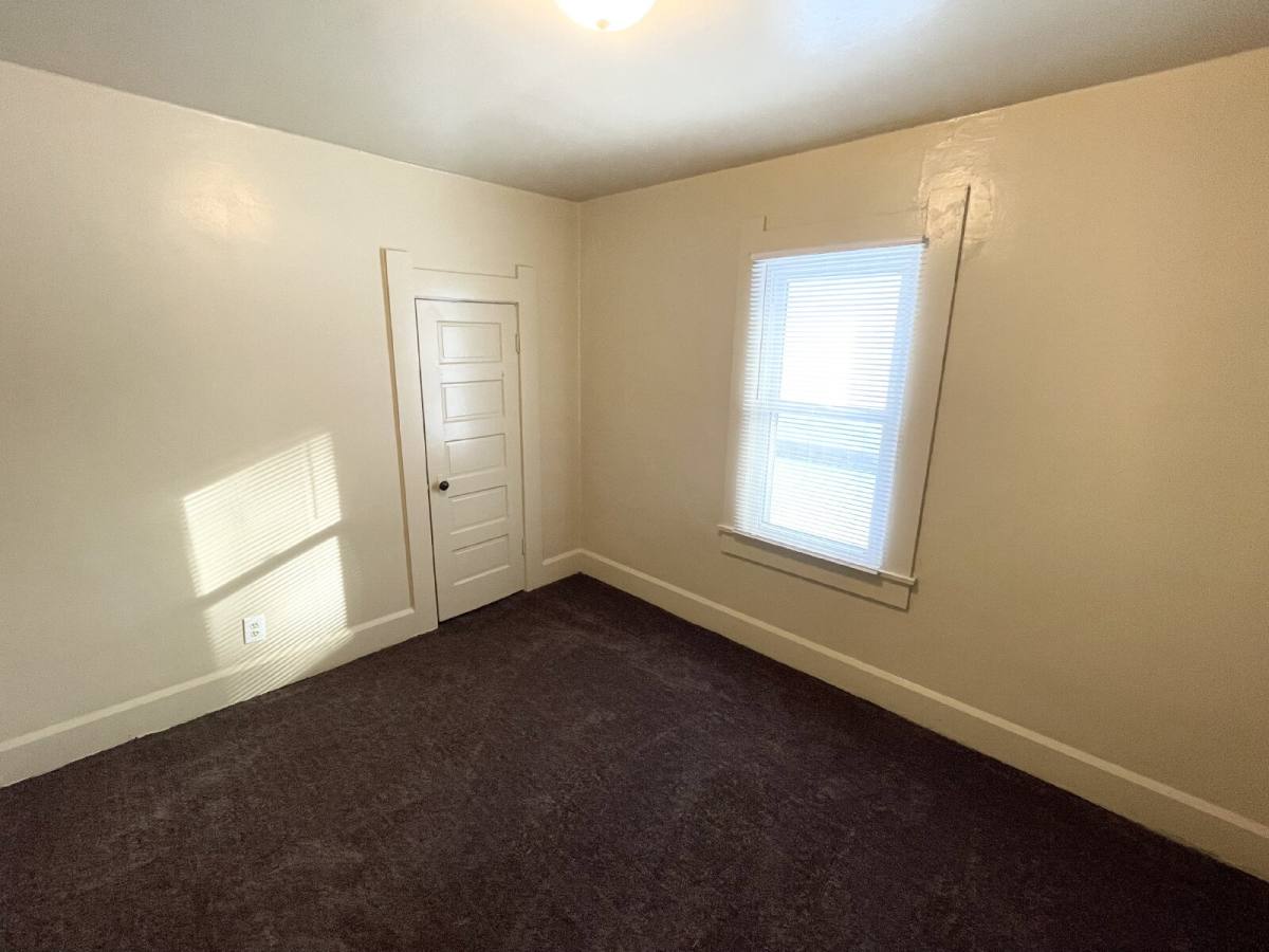 House for rent at 714 E 20th St, Anderson, IN 46016