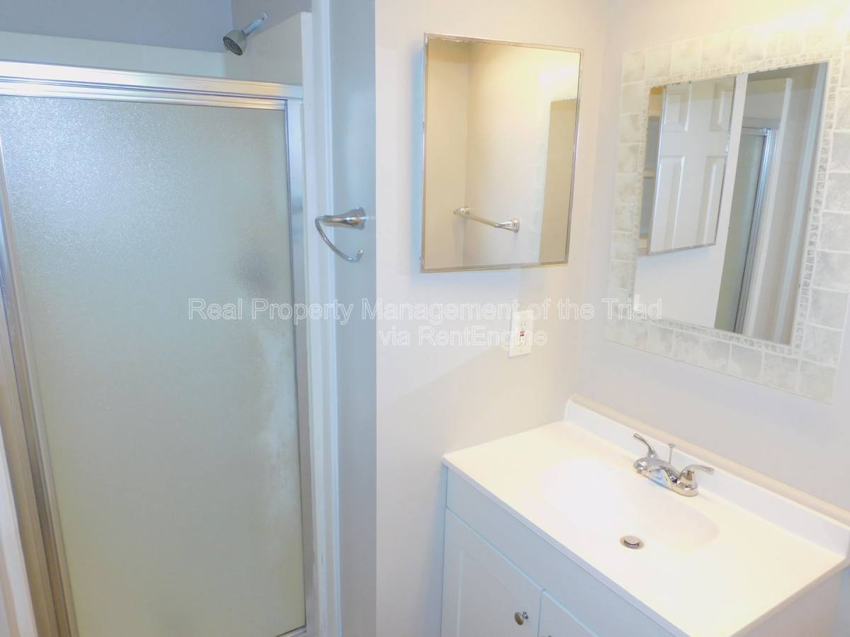 House for rent at 911 Tipperary Dr, Greensboro, NC 27406