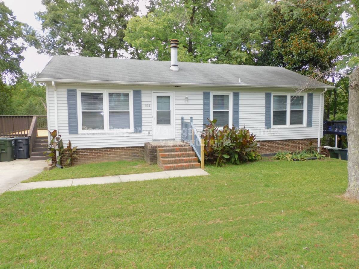 House for rent at 911 Tipperary Dr, Greensboro, NC 27406