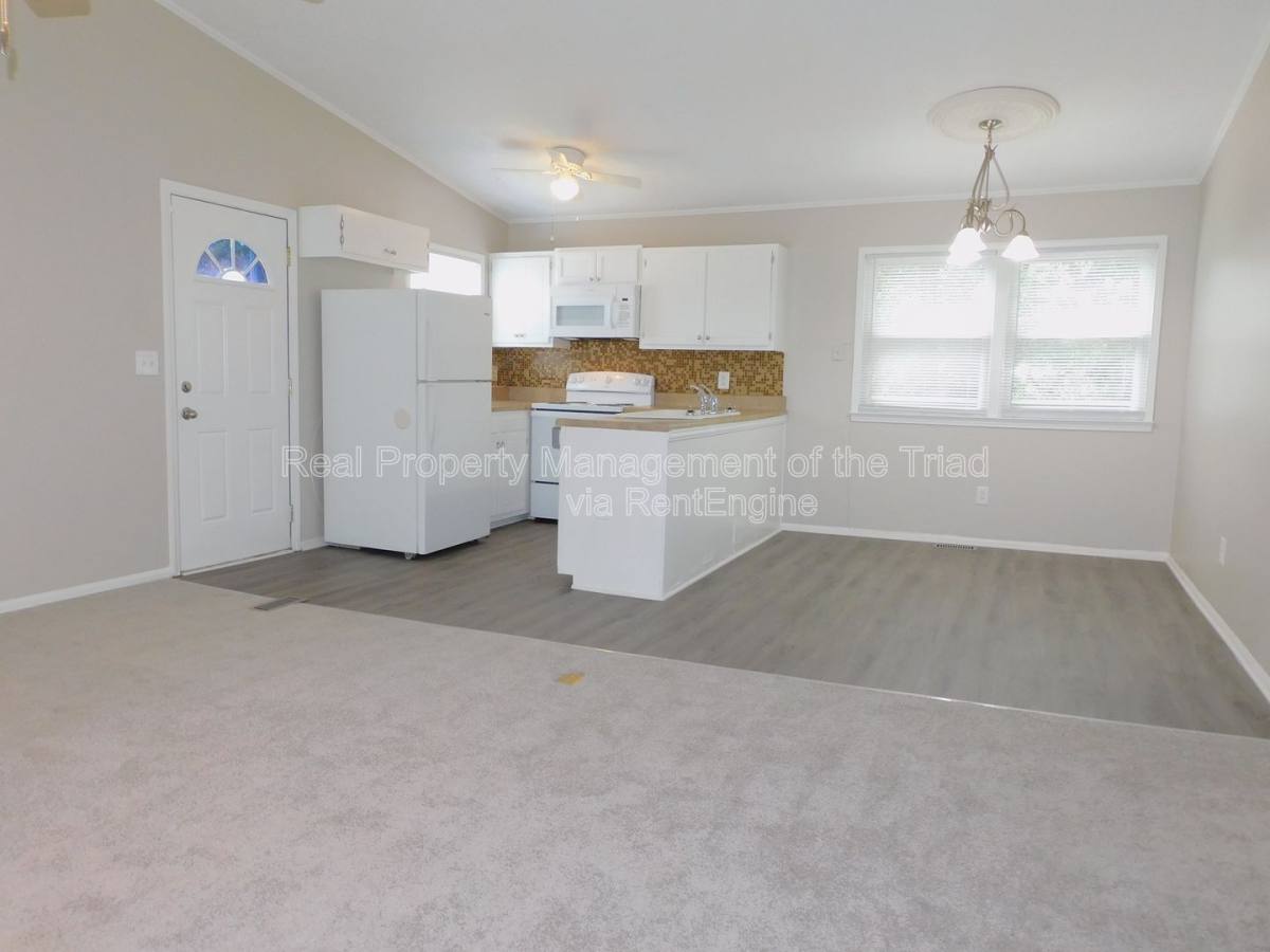 House for rent at 911 Tipperary Dr, Greensboro, NC 27406