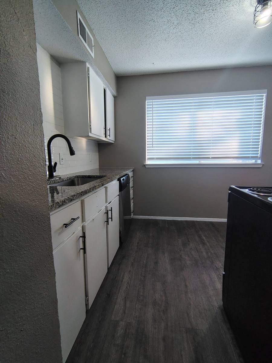 Apartment for rent at 412 Summit Ave #105, Arlington, TX 76013