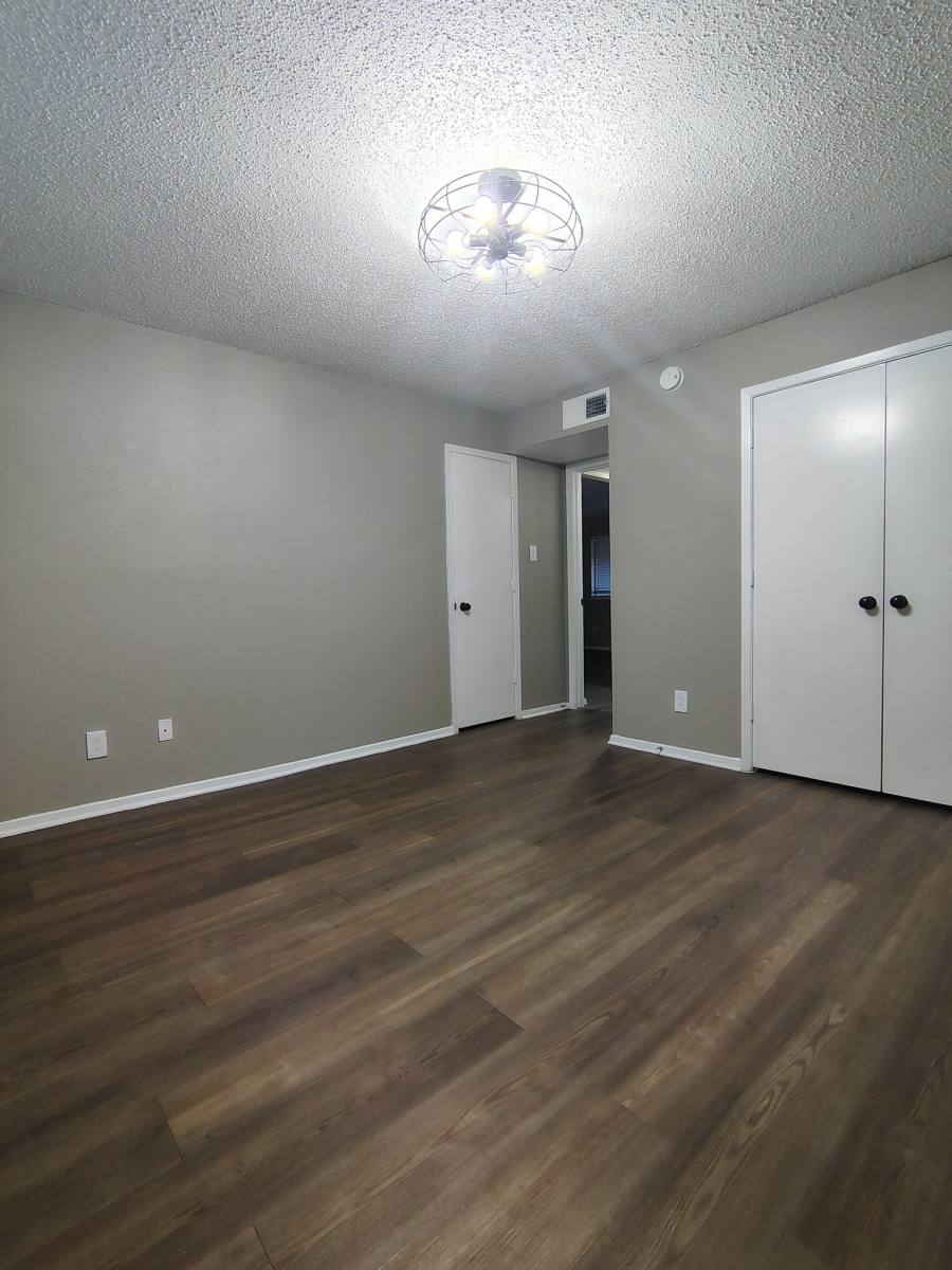 Apartment for rent at 412 Summit Ave #105, Arlington, TX 76013