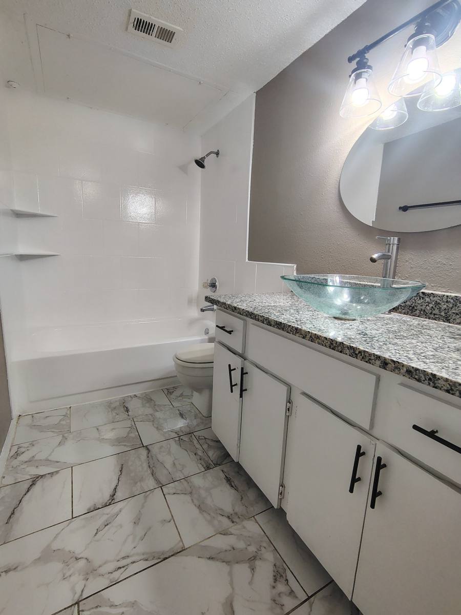 Apartment for rent at 412 Summit Ave #105, Arlington, TX 76013