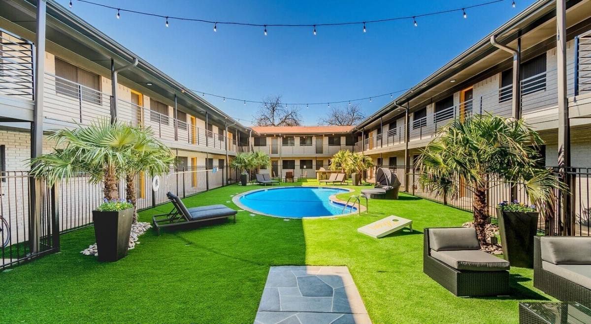 Apartment for rent at 412 Summit Ave #110, Arlington, TX 76013