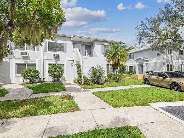 Apartment for rent at 4134 Dolphin Dr, Tampa, FL 33617