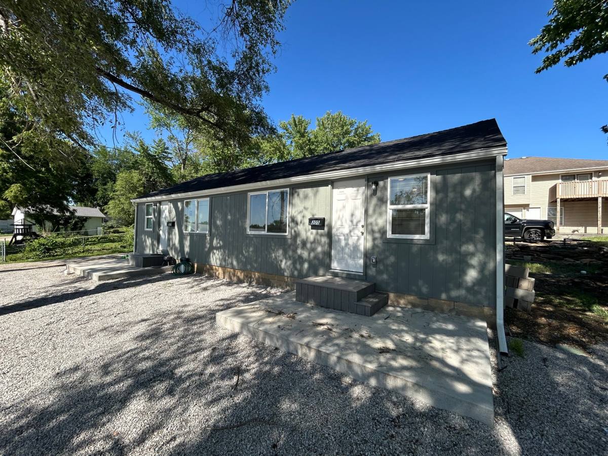 Townhouse for rent at 305 N Main, Harrisonville, MO 64701