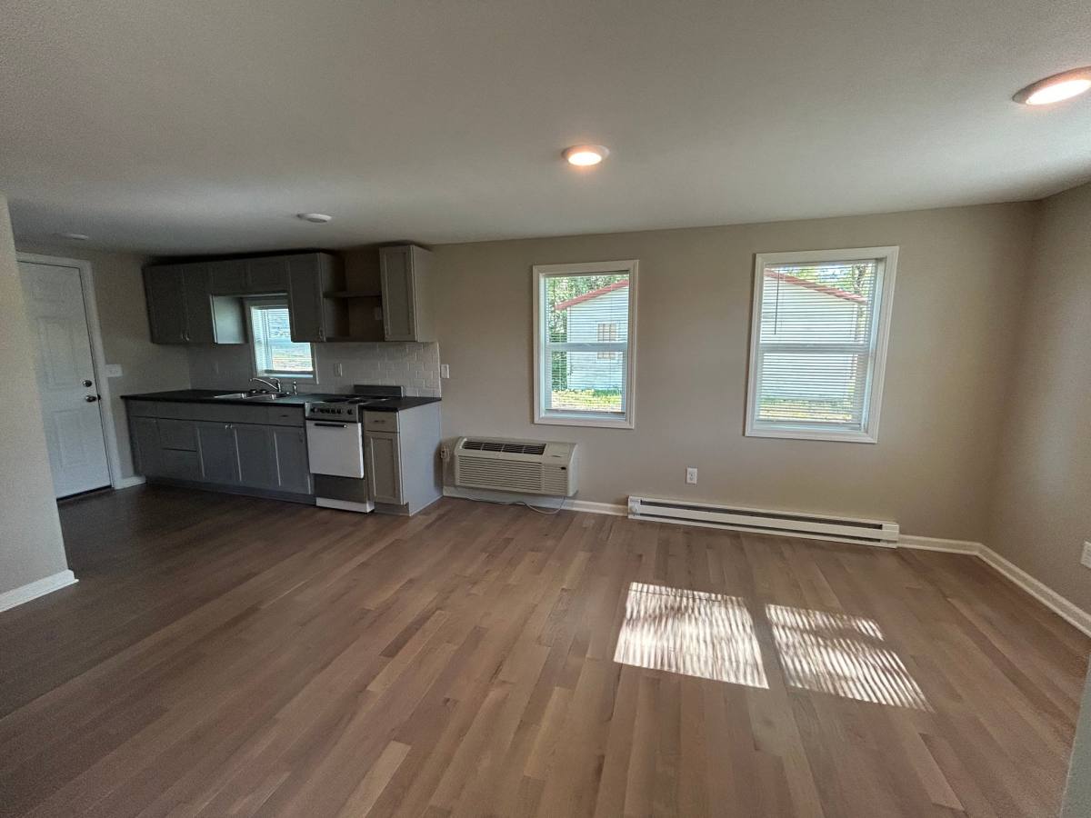 Townhouse for rent at 305 N Main, Harrisonville, MO 64701