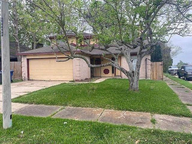 House for rent at 7902 Arbor Glen Rd, Houston, TX 77071