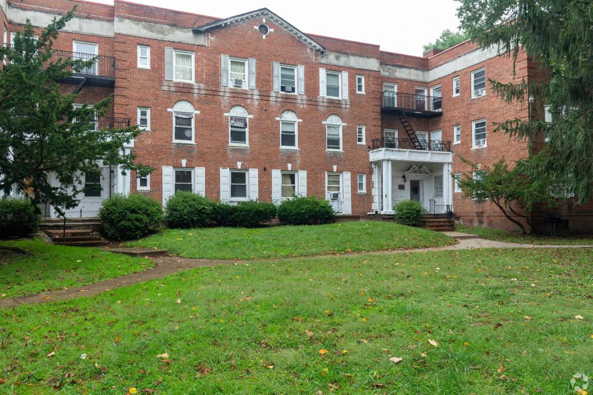 Apartment for rent at 457 W State St #2A, Trenton, NJ 08618