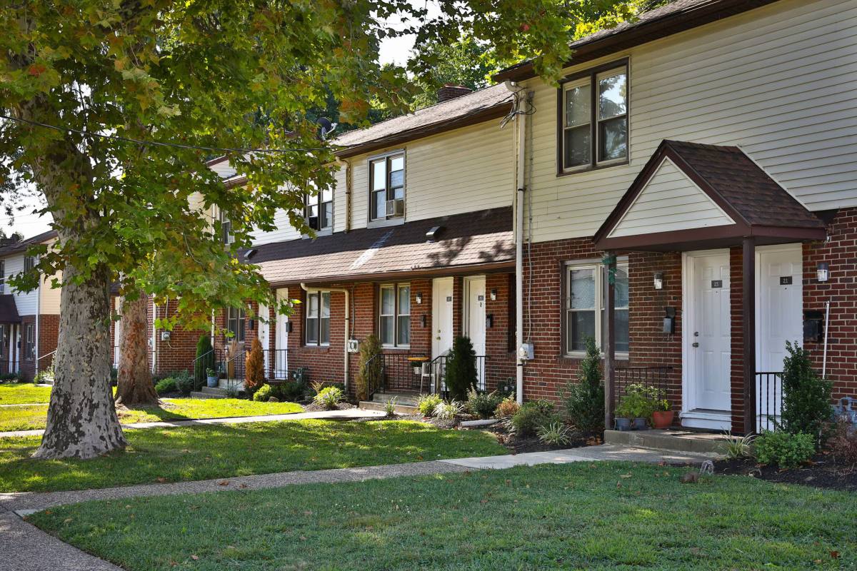 Townhouse for rent at 555 Naomi Ave #1A, Woodbury, NJ 08096