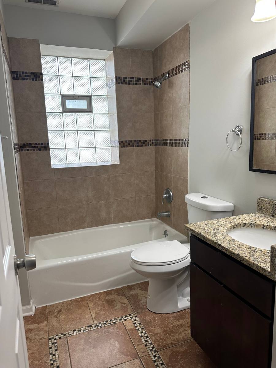 Apartment for rent at 4501 N Milwaukee Ave #1E, Chicago, IL 60630