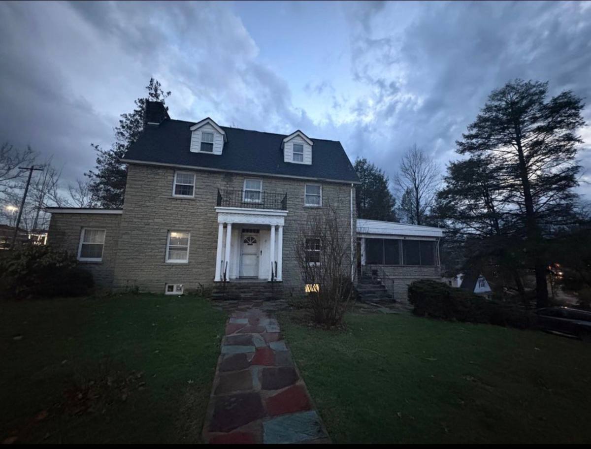 House for rent at 1 Jo Harry Dr, Fairmont, WV 26554