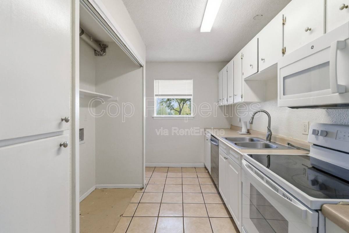 Townhouse for rent at 4813 Fred May Dr, San Antonio, TX 78229