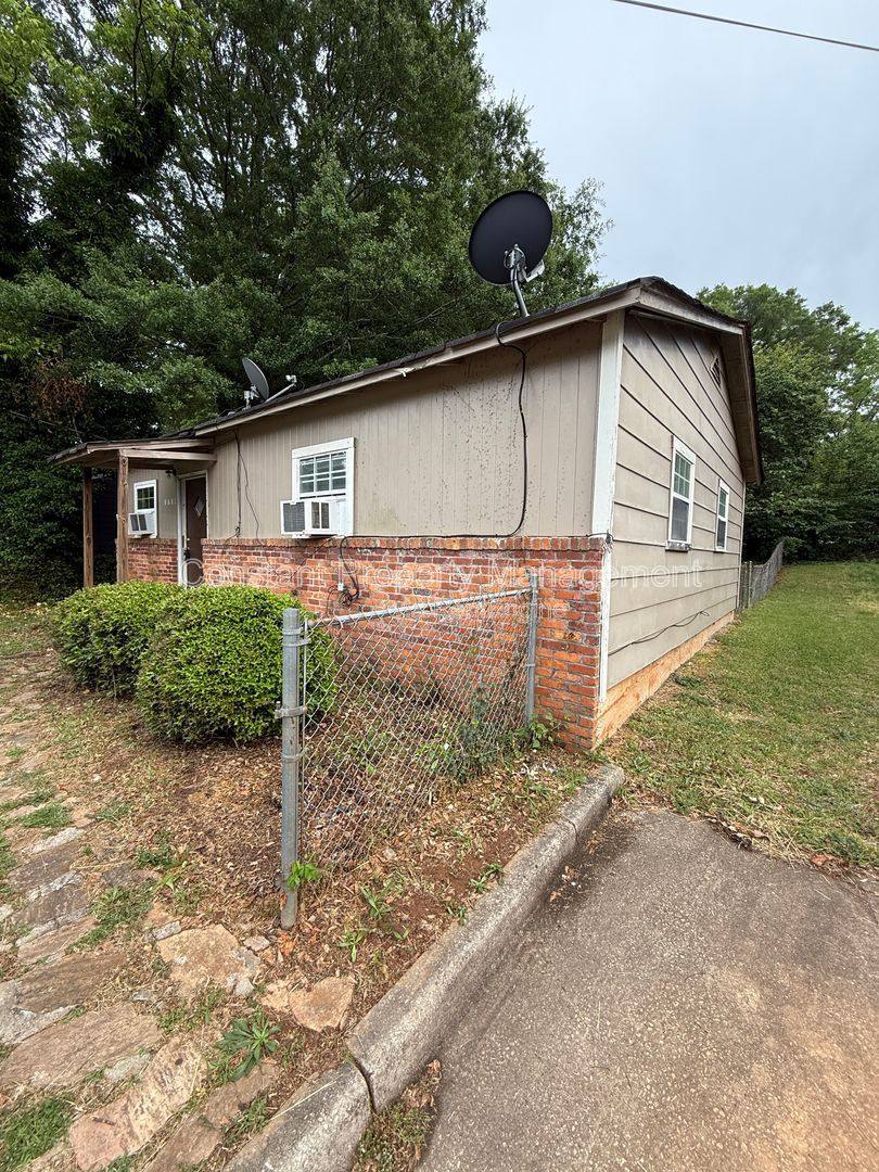 House for rent at 1110 Dewey St, Griffin, GA 30223