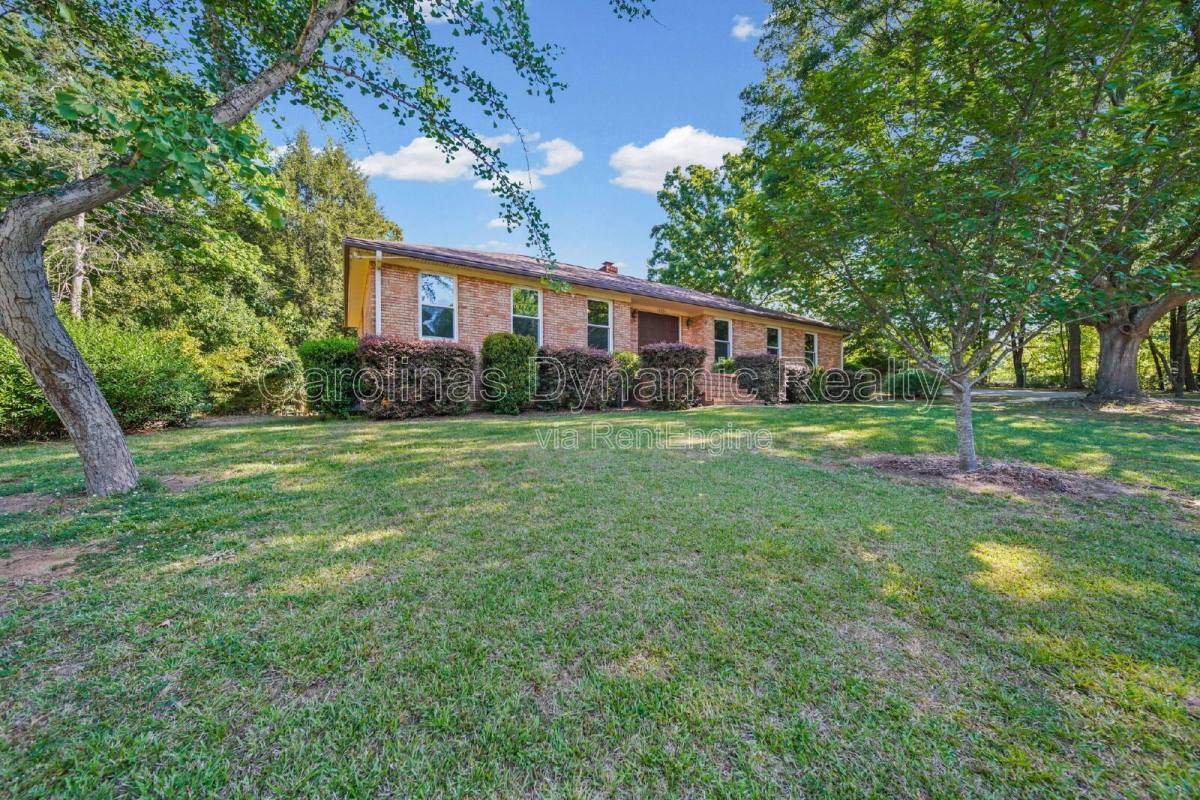 House for rent at 16301 Capps Rd, Charlotte, NC 28278