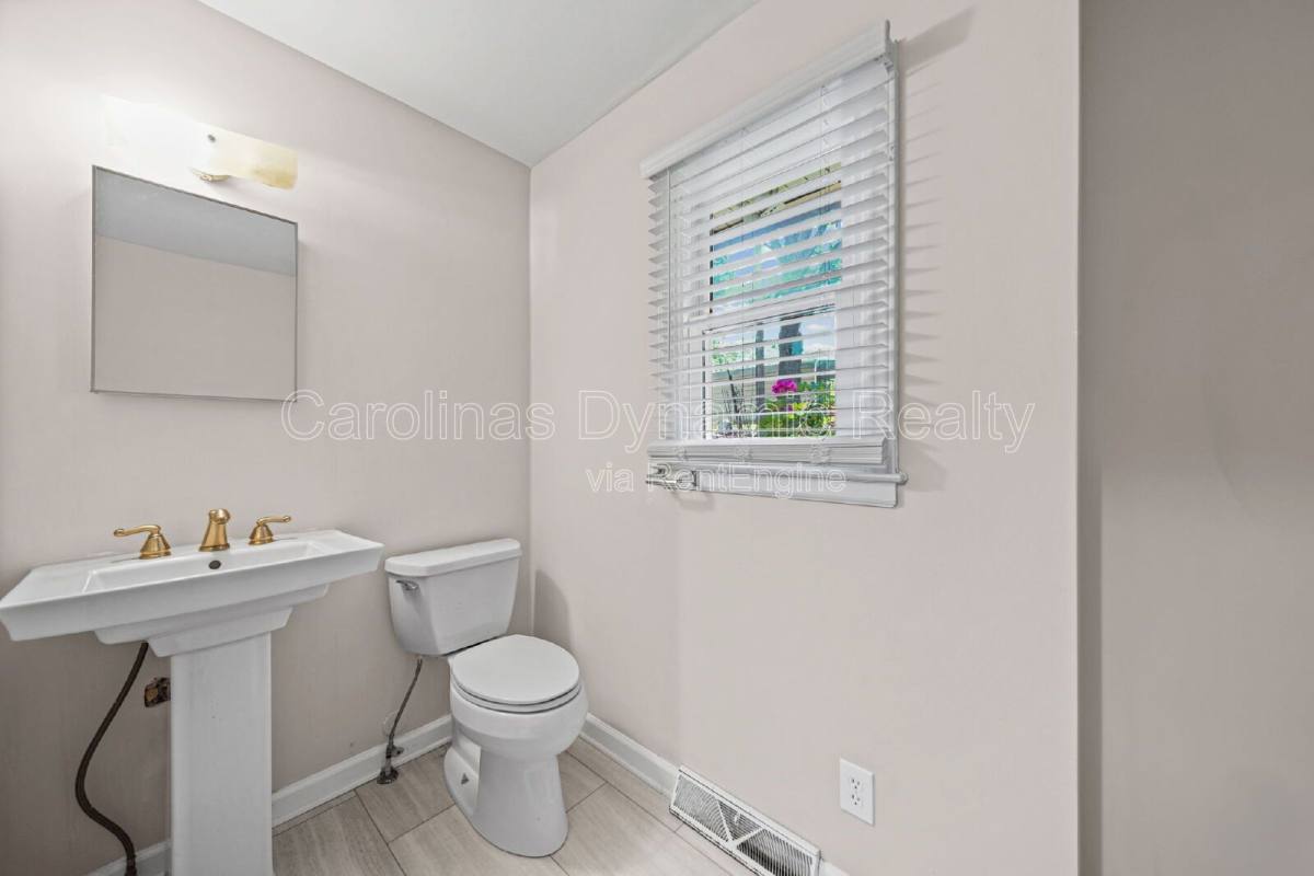 House for rent at 16301 Capps Rd, Charlotte, NC 28278